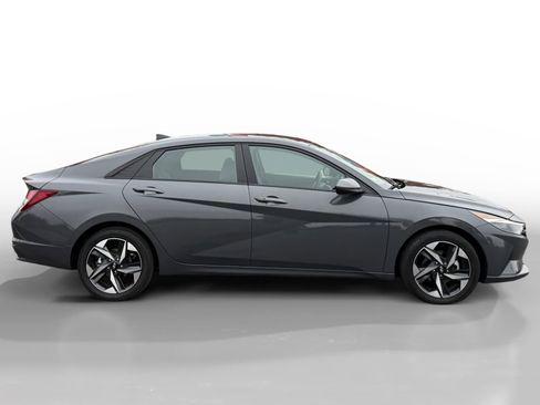 Used 2023 Hyundai Elantra SEL w/ Convenience Package image 6