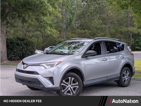 Used 2018 Toyota RAV4 LE FWD image 1