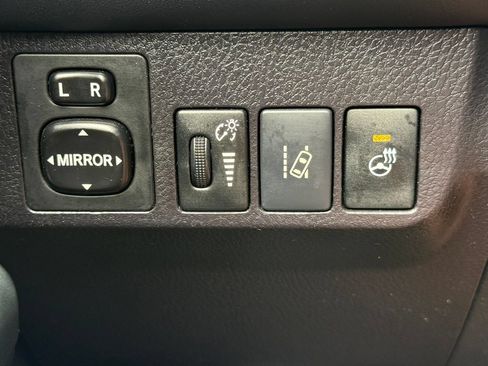 Used 2017 Toyota RAV4 Platinum w/ All Weather Liner Package AWD/4WD image 4
