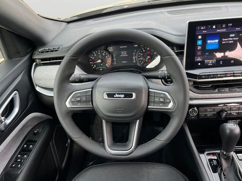 Used 2023 Jeep Compass Latitude w/ Sun and Sound Group image 17