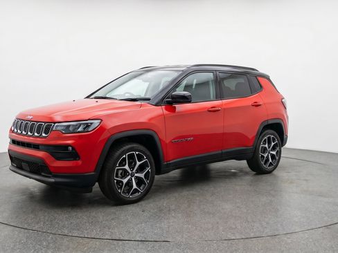 Used 2025 Jeep Compass Limited AWD/4WD image 3