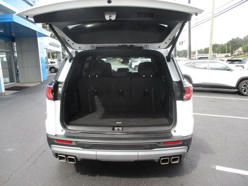 Used 2025 GMC Acadia Elevation image 5