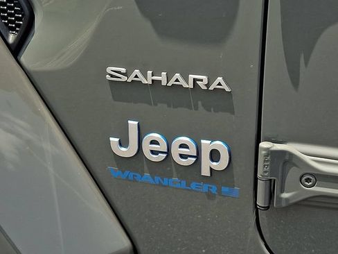 Used 2023 Jeep Wrangler Unlimited Sahara AWD/4WD image 30
