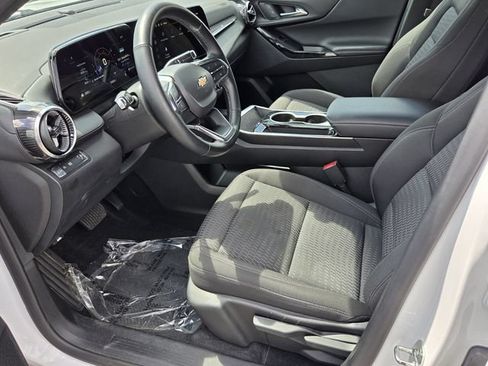 Used 2025 Chevrolet Equinox LT FWD image 9
