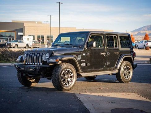 Used 2018 Jeep Wrangler Unlimited Sahara w/ Uconnect 4C Nav & Sound Group image 10