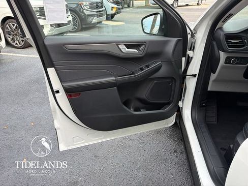 New 2026 Ford Escape SE FWD image 13
