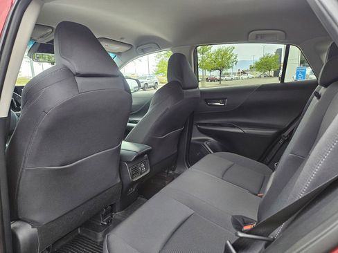 Used 2023 Toyota Venza LE image 16