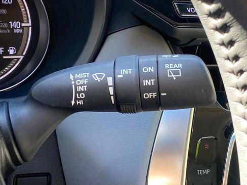 Used 2024 Toyota Venza XLE AWD/4WD image 22