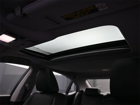 Used 2016 Lexus ES 300h image 34