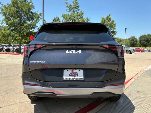 Used 2026 Kia Sportage LX FWD image 7