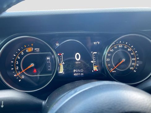 Used 2022 Jeep Wrangler Unlimited Sahara AWD/4WD image 12