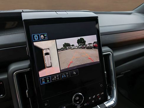Used 2025 GMC Yukon XL Denali AWD/4WD image 17