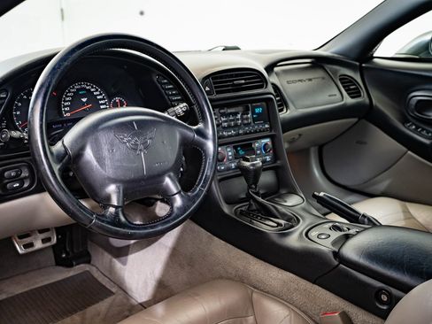 Used 2004 Chevrolet Corvette Coupe w/ Roof Package image 4