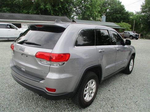 Used 2019 Jeep Grand Cherokee Laredo image 5