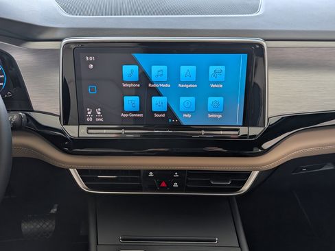 Used 2024 Volkswagen Atlas Cross Sport SE FWD image 25