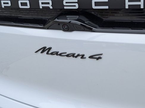 Used 2025 Porsche Macan 4 Electric image 33