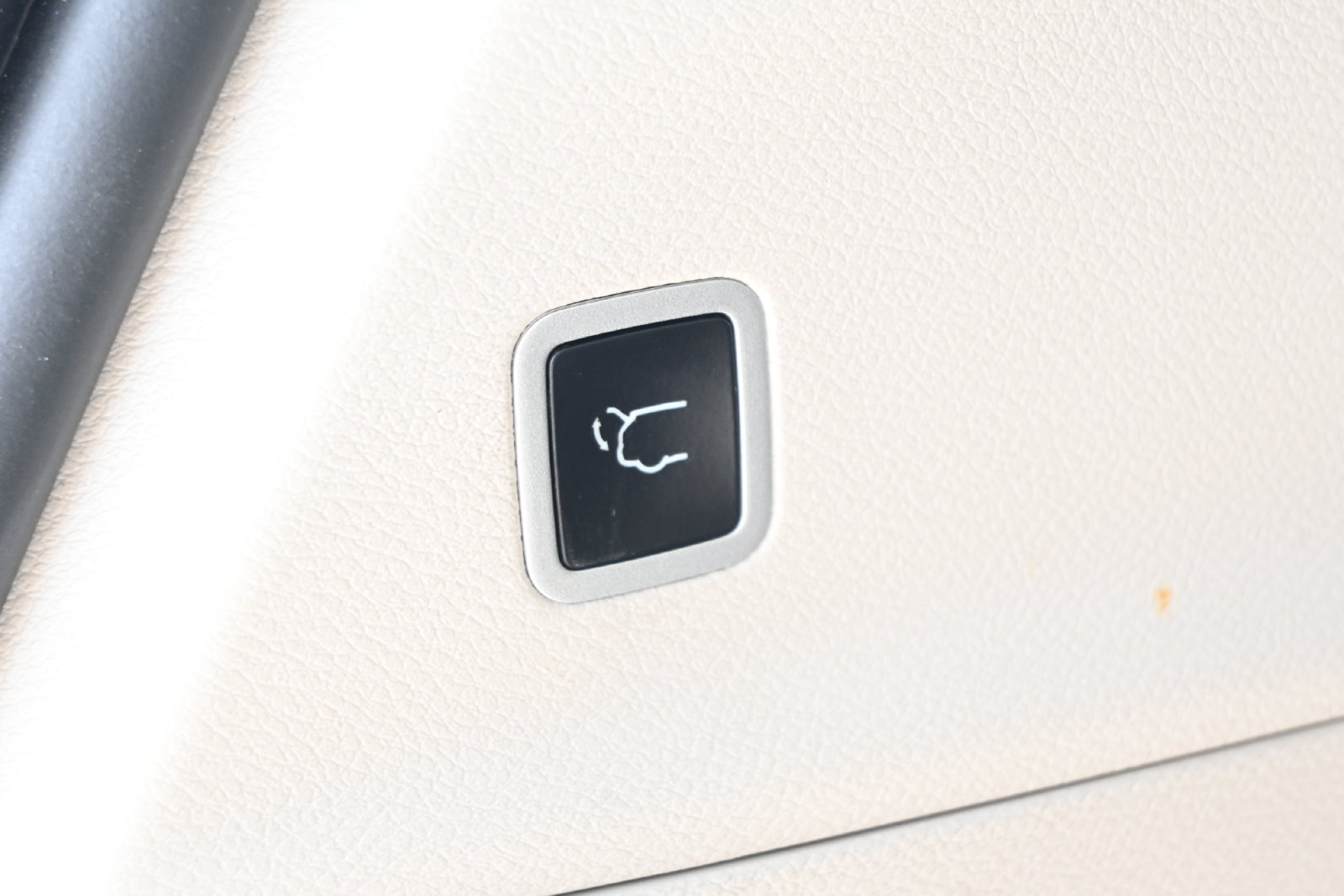 Used 2024 Chrysler Pacifica Touring-L FWD image 29