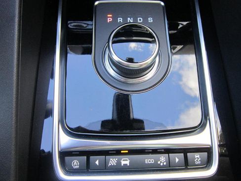 Used 2019 Jaguar F-PACE Premium image 20