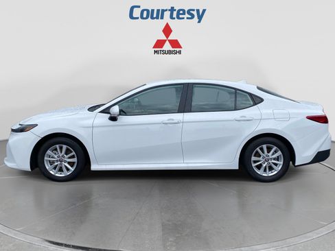 Used 2025 Toyota Camry LE FWD image 2