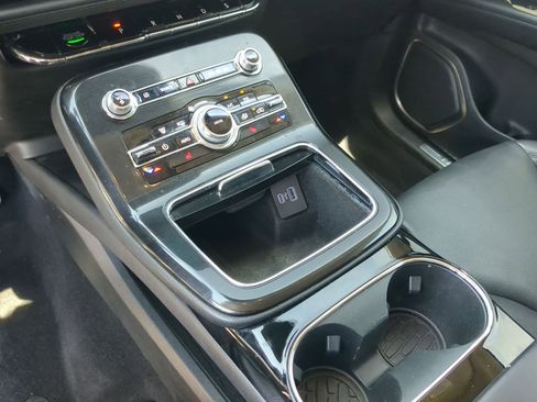 Used 2022 Lincoln Nautilus FWD w/ Premium Package image 20