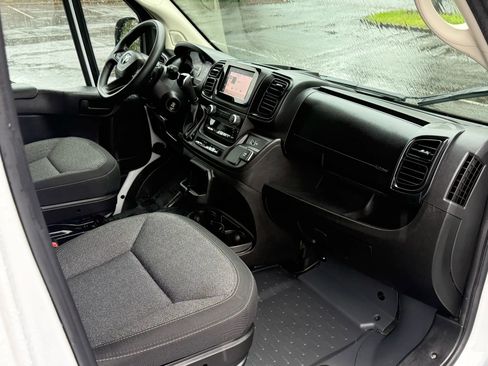 Used 2025 RAM ProMaster 2500 w/ Convenience Group image 13