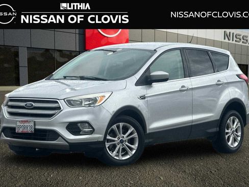 Used 2019 Ford Escape SE image 1