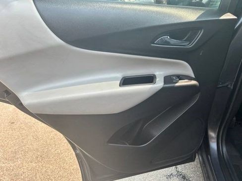 Used 2022 Chevrolet Equinox LT FWD image 32