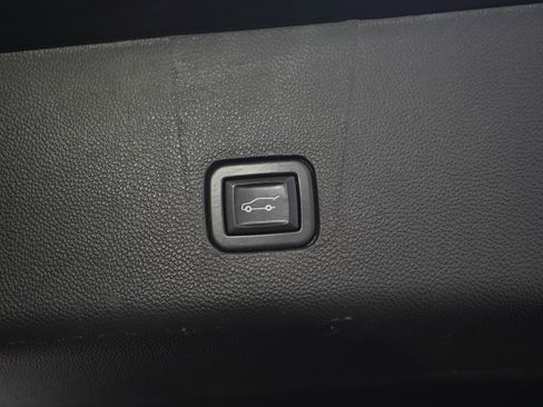 Used 2021 Chevrolet Traverse LT AWD/4WD image 11