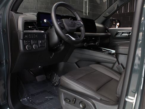Used 2025 Chevrolet Tahoe Z71 w/ Z71 Off-Road Package AWD/4WD image 34