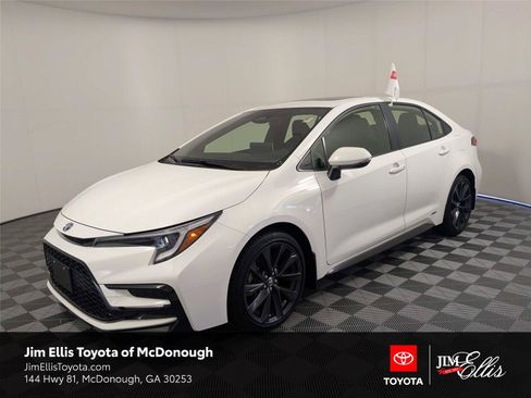 Certified 2025 Toyota Corolla SE w/ SE Premium Package AWD/4WD image 1