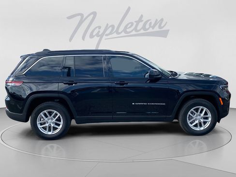 Used 2025 Jeep Grand Cherokee Laredo X w/ Luxury Tech Group I RWD image 9