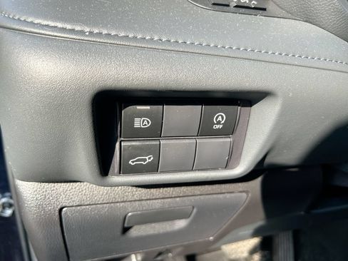 Used 2024 Toyota Highlander XLE FWD image 14