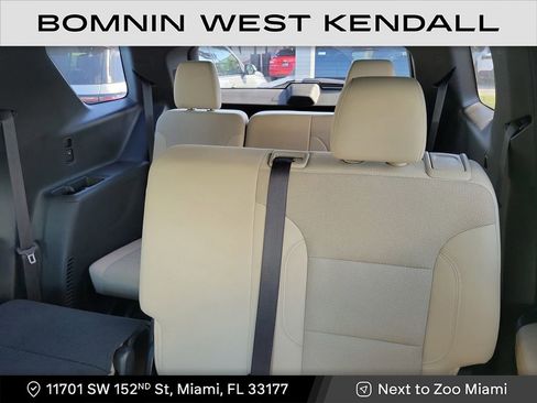 Used 2023 Chevrolet Traverse LS image 10