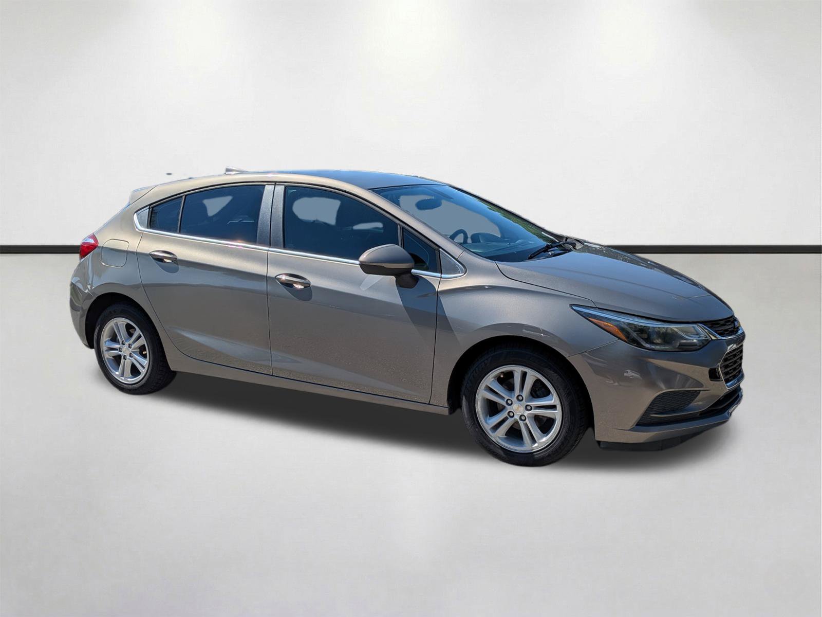 Used 2018 Chevrolet Cruze LT w/ Convenience Package FWD image 2