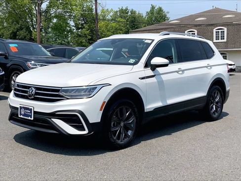 Used 2023 Volkswagen Tiguan SE FWD image 2