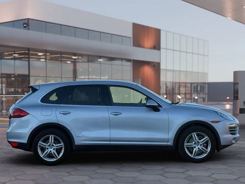 Used 2012 Porsche Cayenne Sport Utility 4D image 8