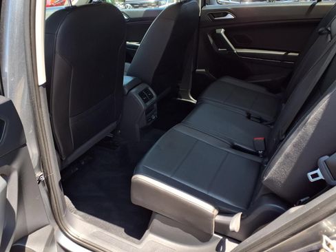 Used 2020 Volkswagen Tiguan SE FWD image 19