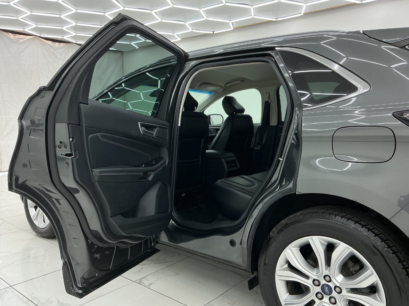 Used 2020 Ford Edge Titanium FWD image 22