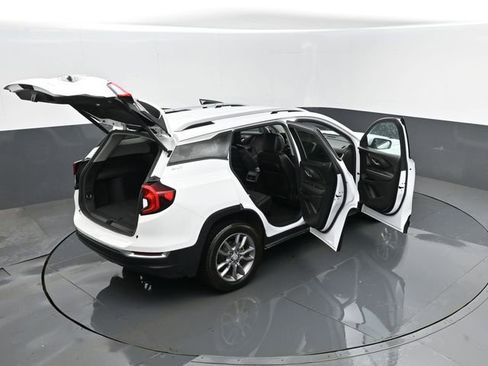 Used 2024 GMC Terrain SLT image 27