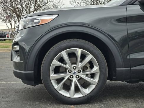Used 2023 Ford Explorer Platinum w/ Technology Package RWD image 9