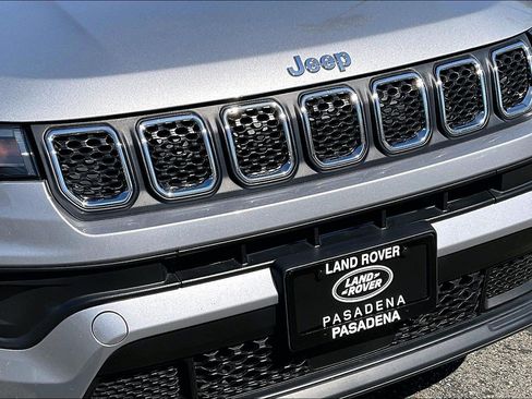 Used 2023 Jeep Compass Latitude AWD/4WD image 31
