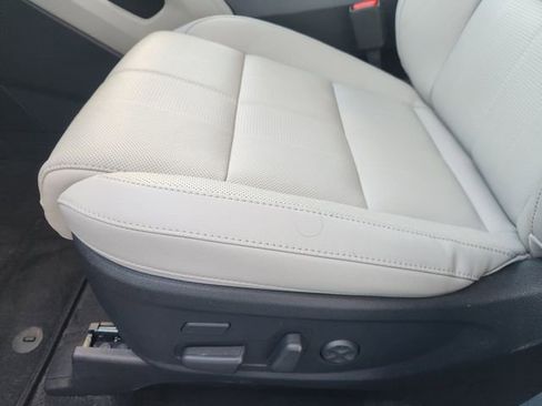 Used 2024 Kia Telluride SX w/ Towing Package image 21