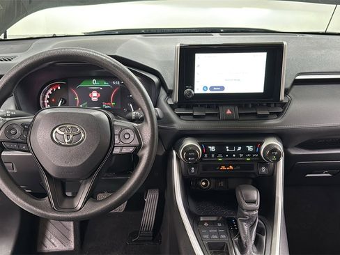 Used 2025 Toyota RAV4 XLE image 9