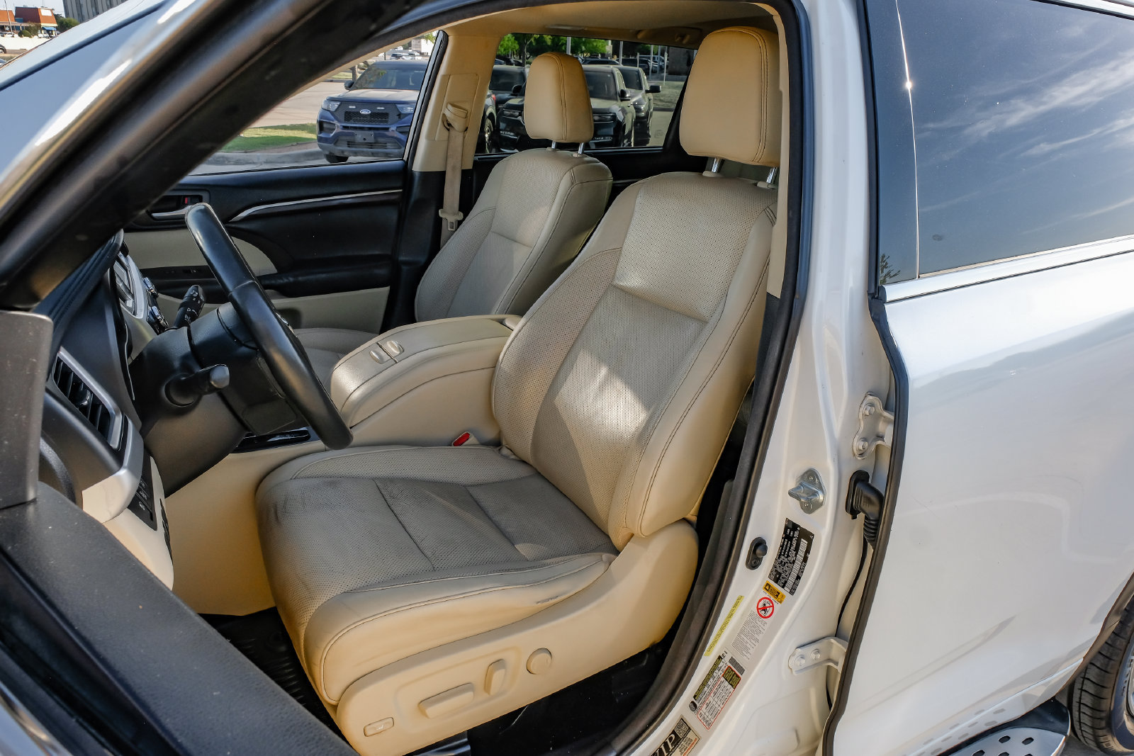 Used 2016 Toyota Highlander Limited w/ Driver Technology Package FWD image 28
