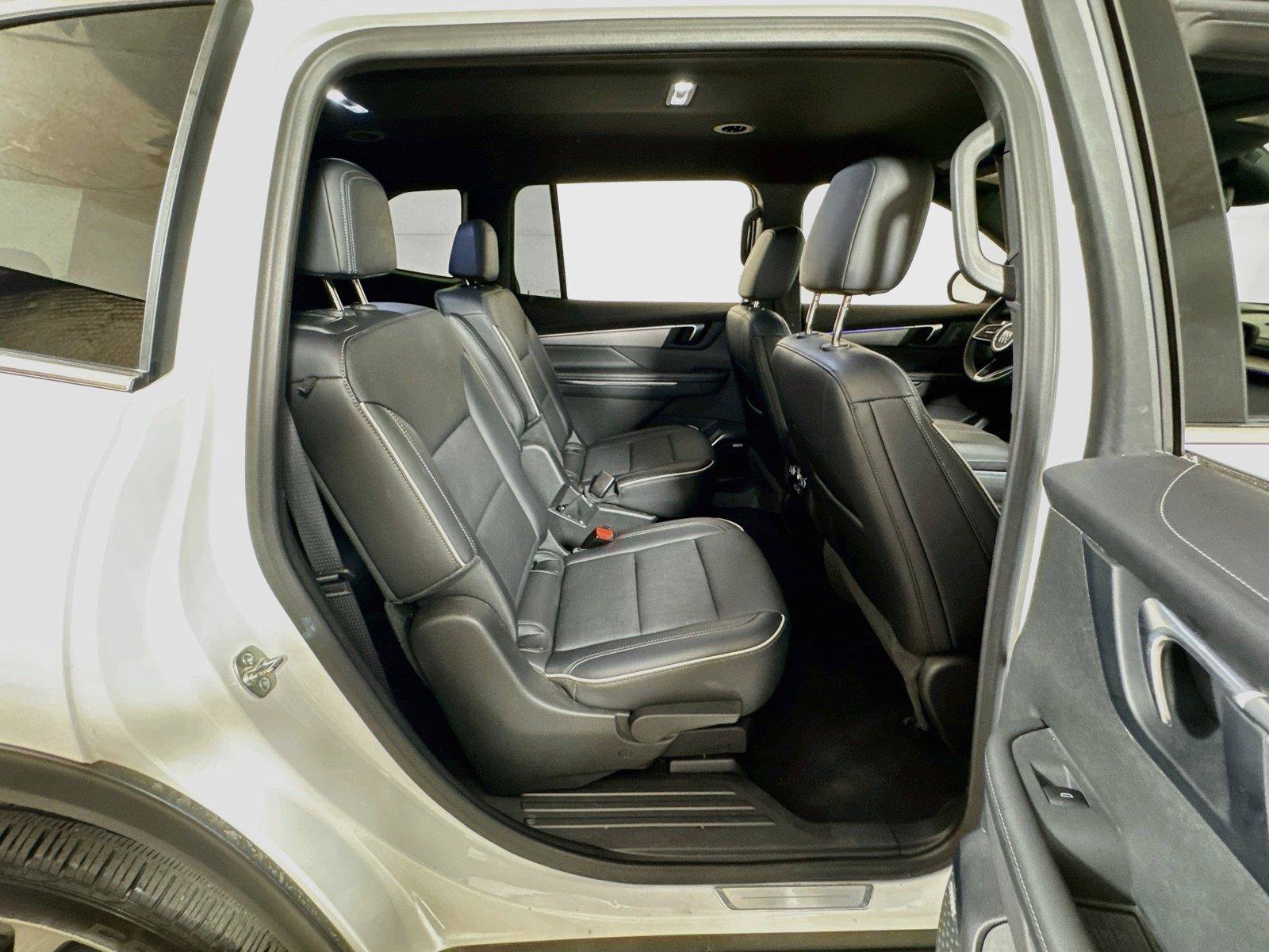 Used 2025 Buick Enclave Preferred FWD image 27