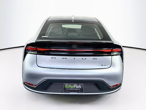 Used 2025 Toyota Prius FWD image 7