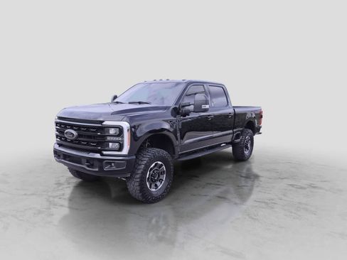Used 2023 Ford F250 XLT w/ Black Appearance Package AWD/4WD image 4