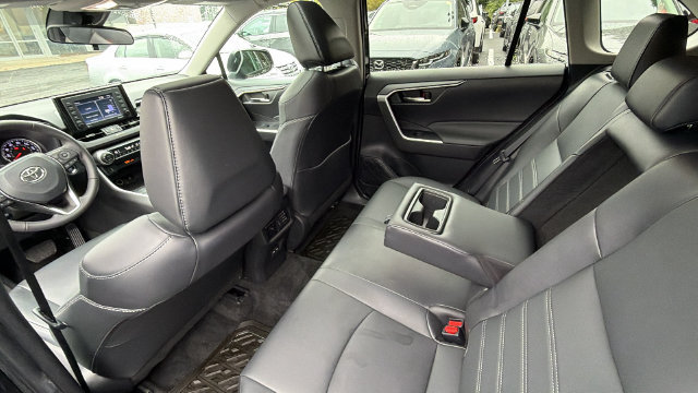 Used 2022 Toyota RAV4 XLE Premium FWD image 29