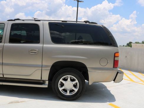 Used 2001 GMC Yukon XL Denali AWD/4WD image 29