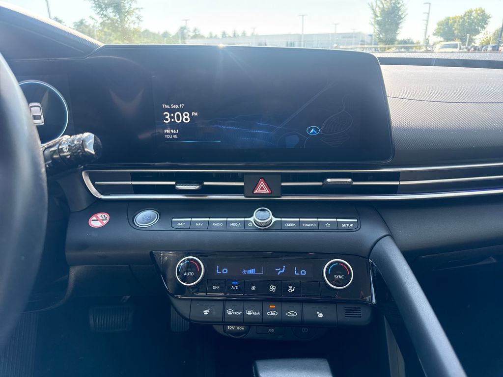 Used 2024 Hyundai Elantra Limited FWD image 18